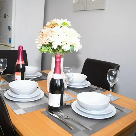 2Ndhomestays Willenhall: Spacious 3-Bed Garden House Near M6 Exterior photo
