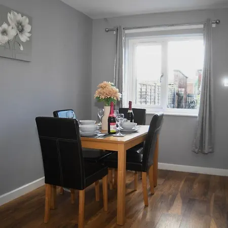 2Ndhomestays Willenhall: Spacious 3-Bed Garden House Near M6 Exterior photo