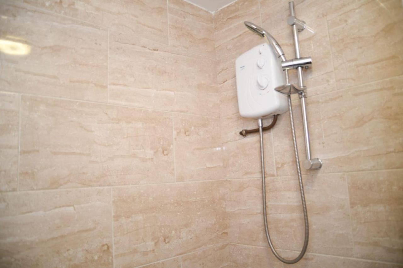 Holiday home 2ndhomestays Willenhall: Spacious 3-bed Garden House Near M6 *