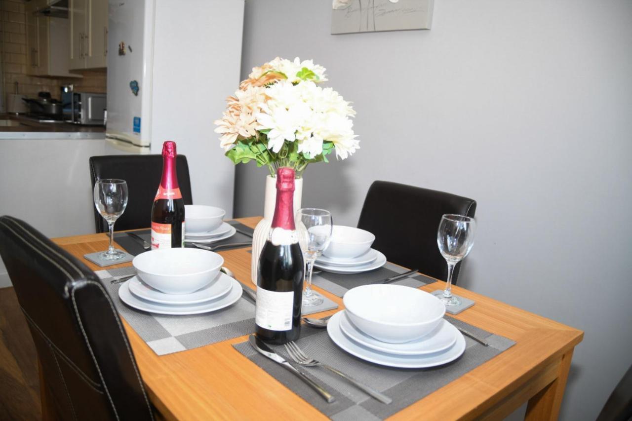 Holiday home 2ndhomestays Willenhall: Spacious 3-bed Garden House Near M6 *