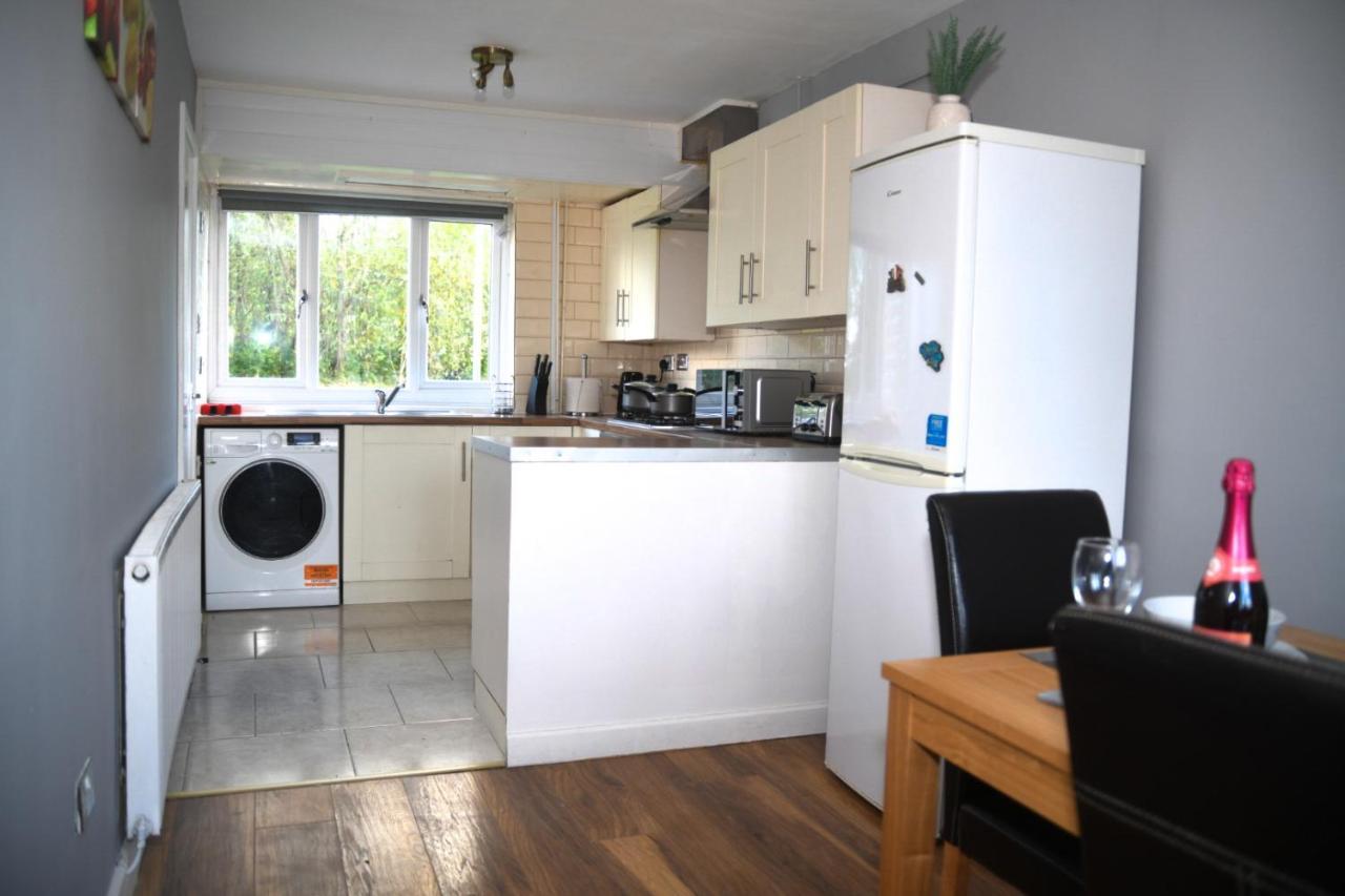 Holiday home 2ndhomestays Willenhall: Spacious 3-bed Garden House Near M6 *