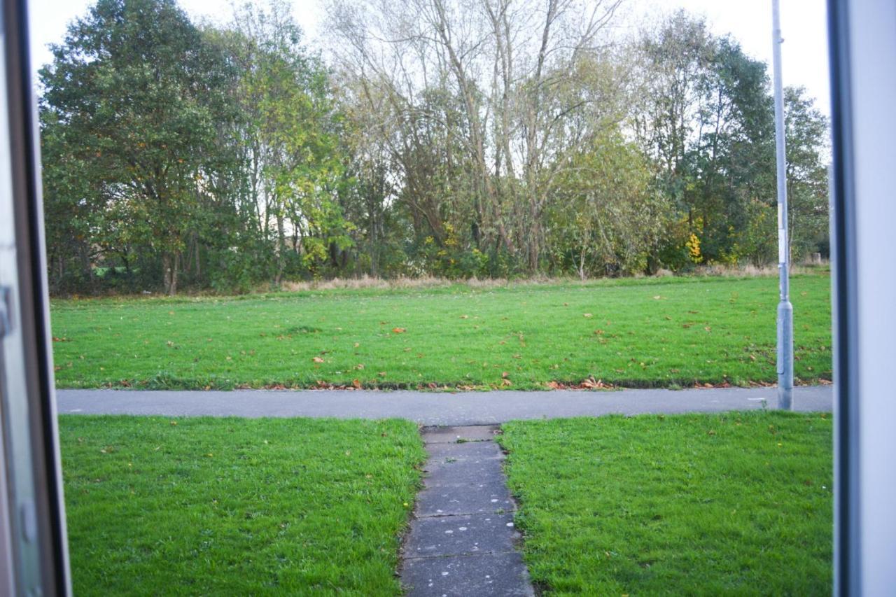 Holiday home 2ndhomestays Willenhall: Spacious 3-bed Garden House Near M6