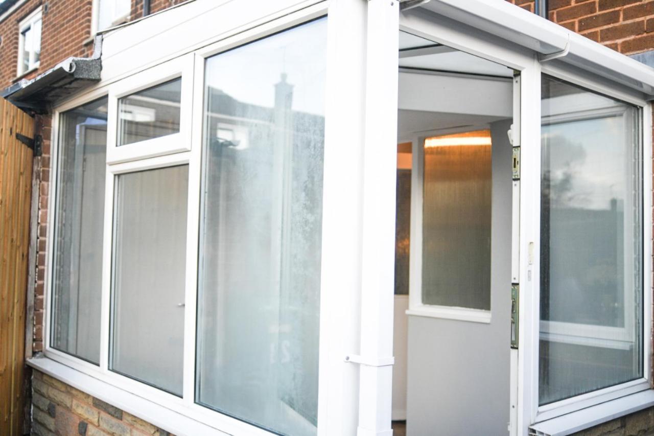 Holiday home 2ndhomestays Willenhall: Spacious 3-bed Garden House Near M6
