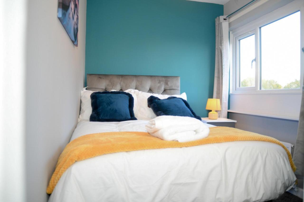Holiday home 2ndhomestays Willenhall: Spacious 3-bed Garden House Near M6 Willenhall