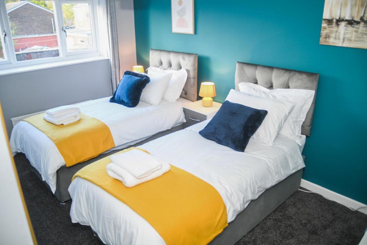 Holiday home 2ndhomestays Willenhall: Spacious 3-bed Garden House Near M6 Willenhall