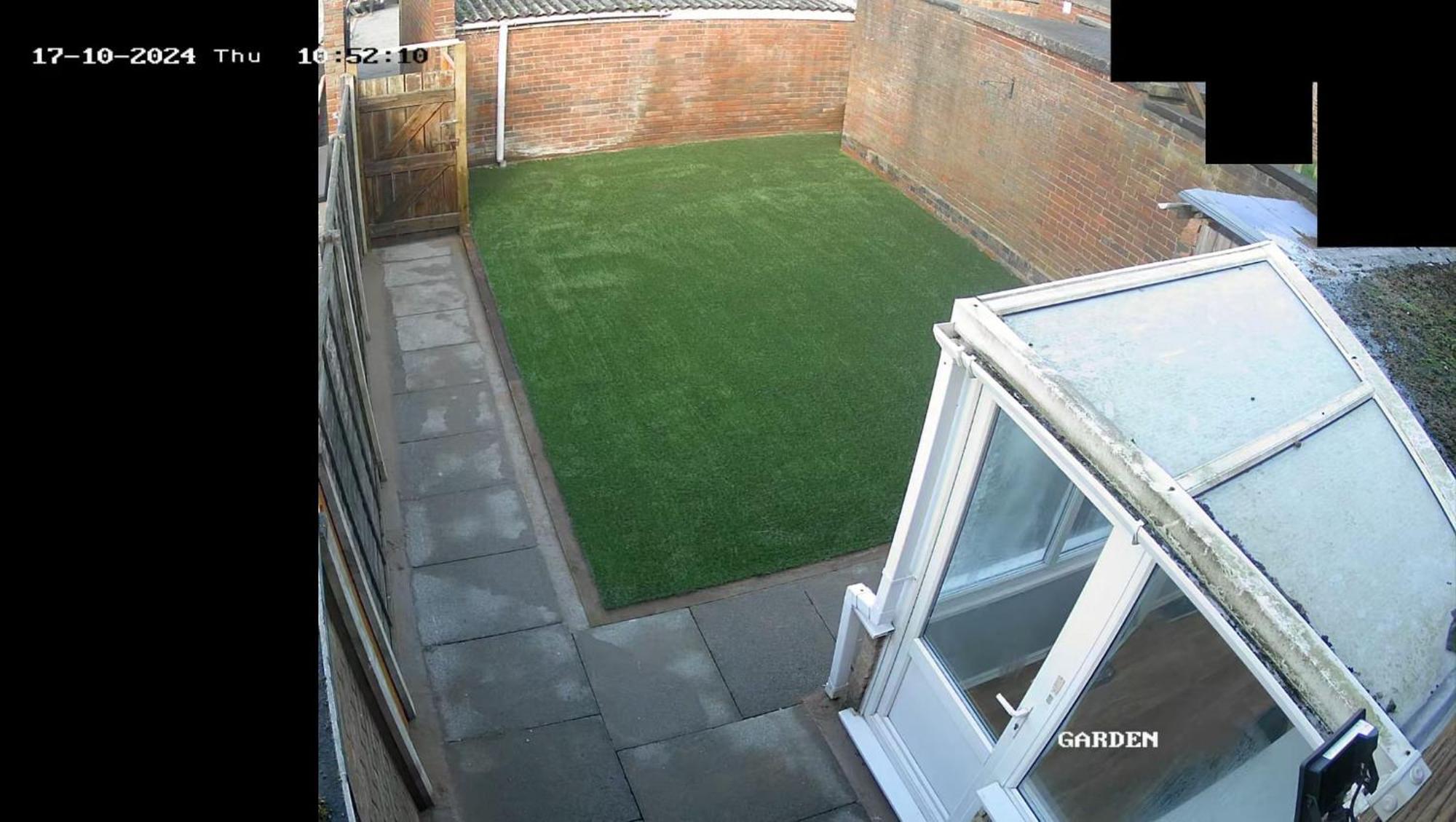 2ndhomestays Willenhall: Spacious 3-bed Garden House Near M6